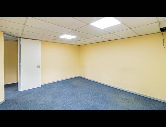 235M² OFFICE TO LET IN FERNDALE